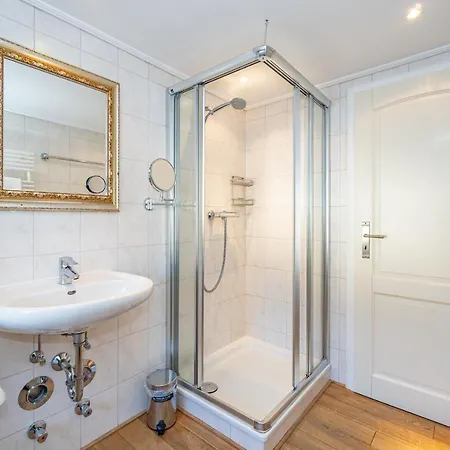 Apartman Ueues Lek *