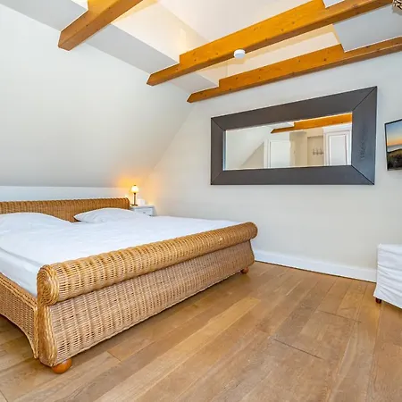 Ueues Lek Apartman